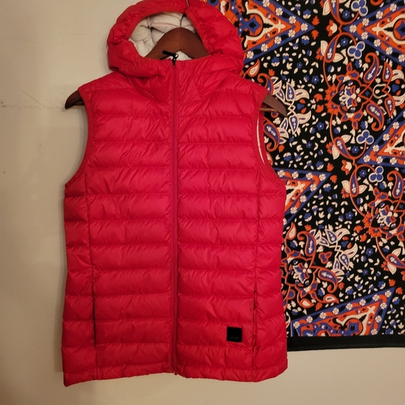 LOLE vest - Picture 1 of 3